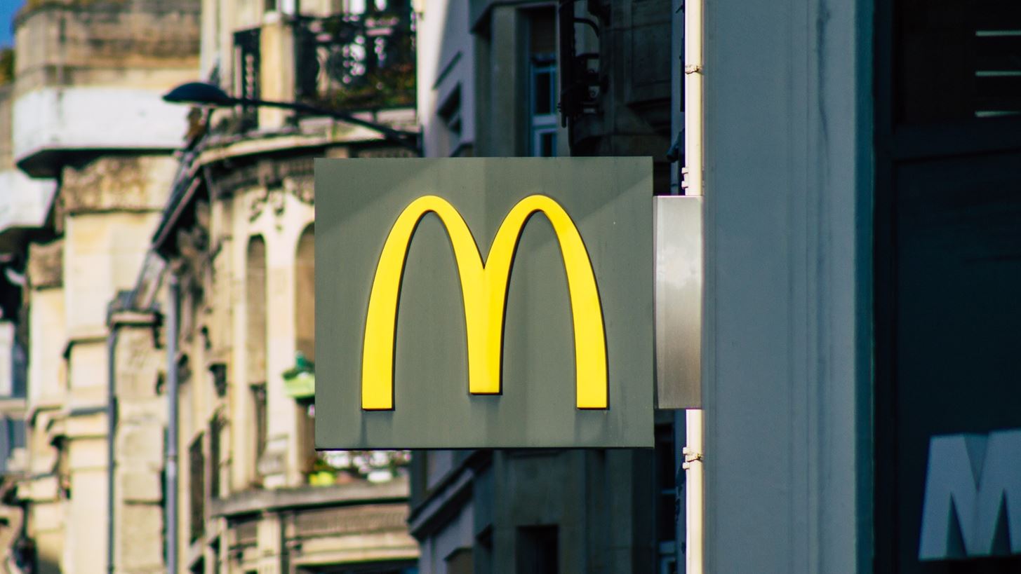 Διατροφική κρίση στα McDonald’s στην Aμερική ένας νεκρός δεκάδες άρρωστοι εξαιτίας βακτηρίου σε χάμπουργκερ